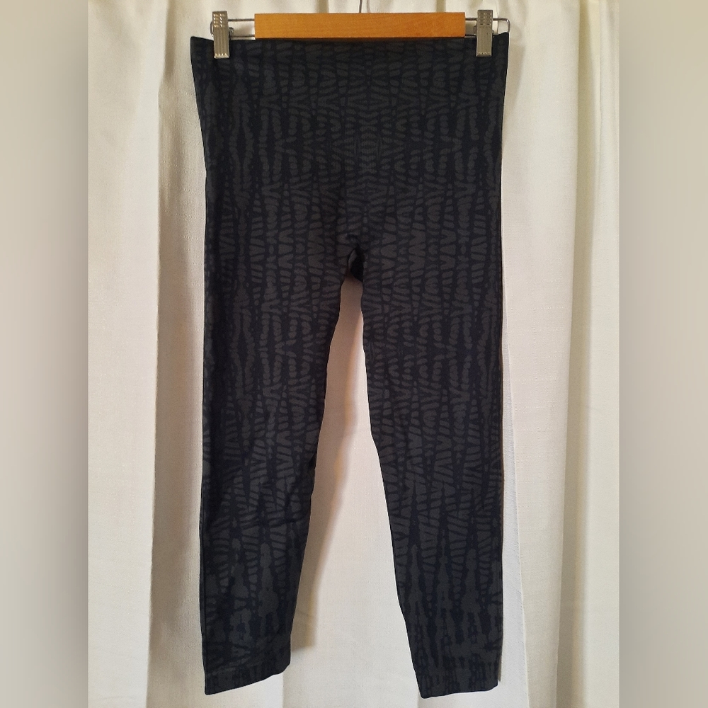 SPANX Look at Me Now Seamless Cropped Leggings Black Printed Size XL
